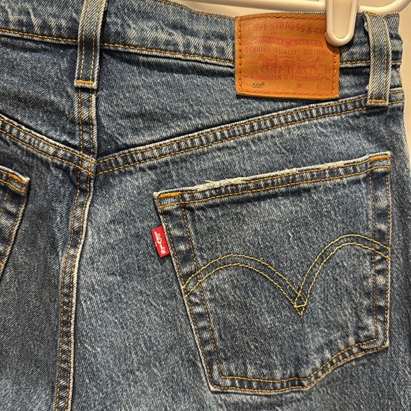 Excellent condition Levi's Women's 501 Original Cropped Jeans 28x28 - Picture 5 of 6